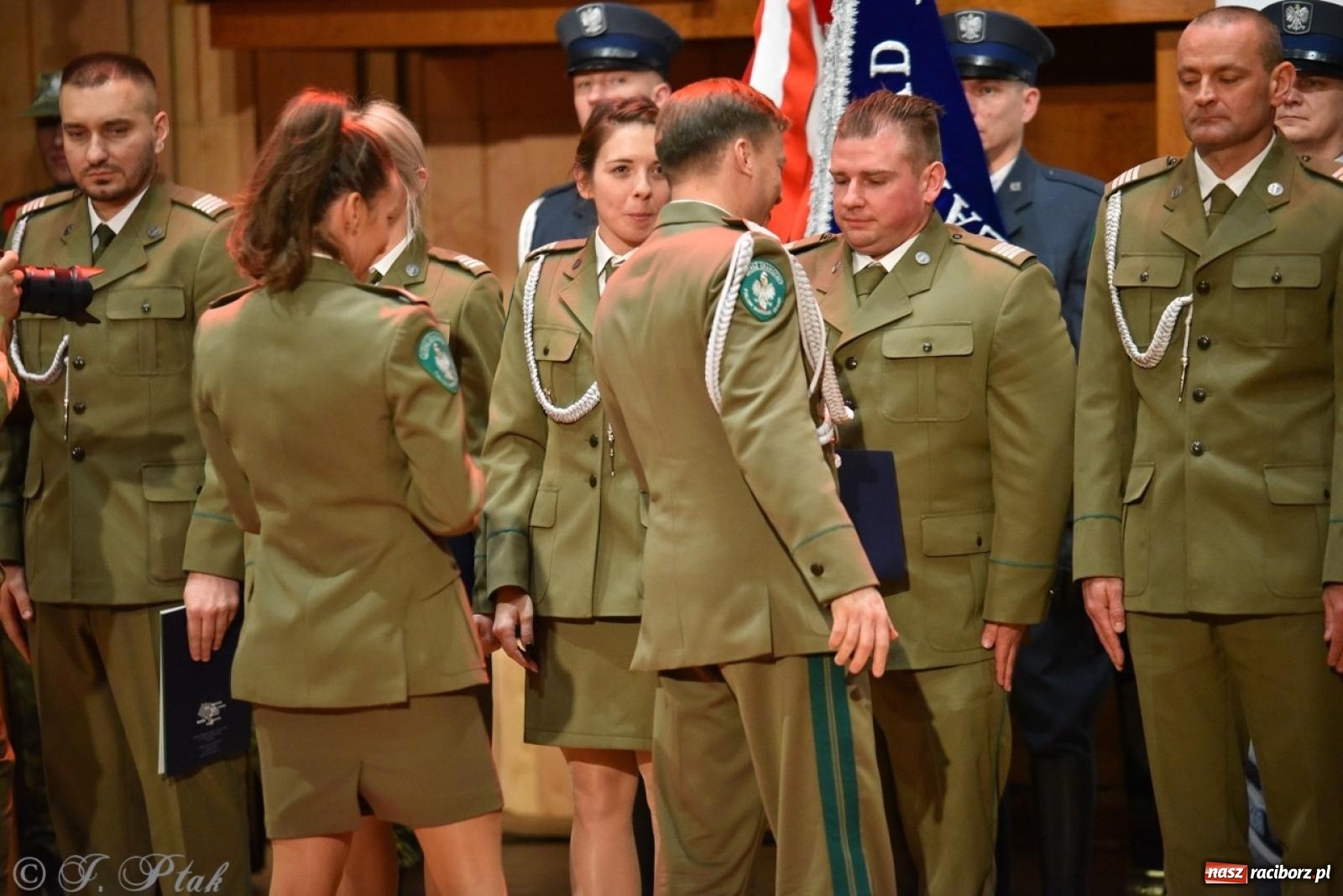 Zdjęcie w galerii na portalu naszraciborz.pl: Narodowe Święto Niepodległości. Wspólny apel raciborskich służb mundurowych [FOTO i WIDEO] wiadomości z regionu