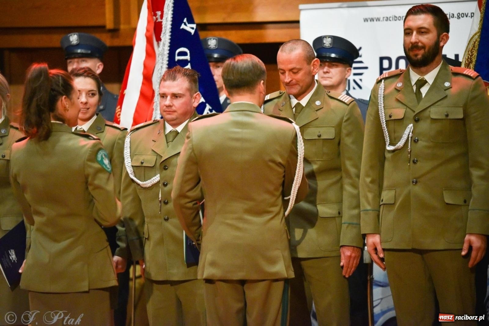 Zdjęcie w galerii na portalu naszraciborz.pl: Narodowe Święto Niepodległości. Wspólny apel raciborskich służb mundurowych [FOTO i WIDEO] wiadomości z regionu