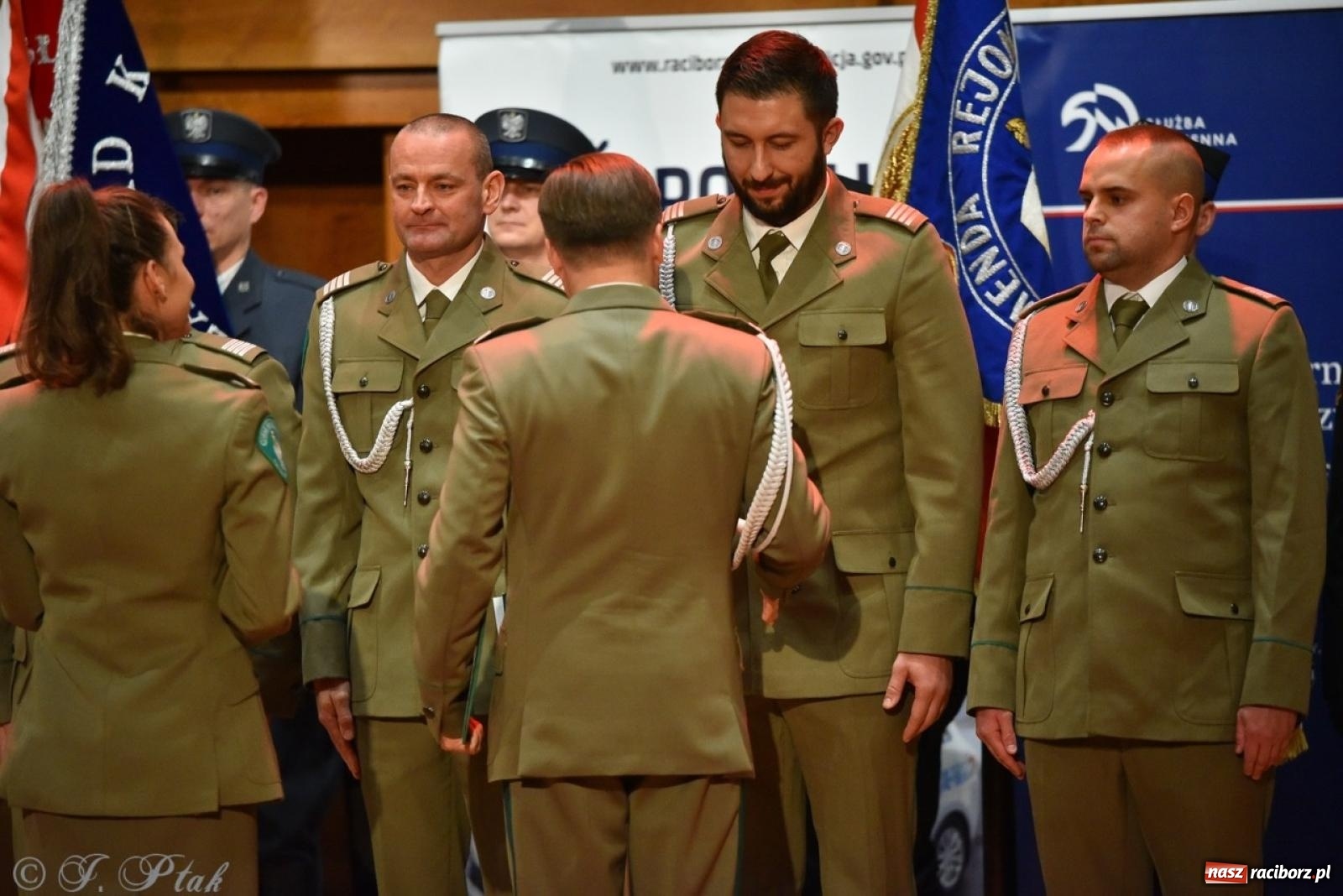 Zdjęcie w galerii na portalu naszraciborz.pl: Narodowe Święto Niepodległości. Wspólny apel raciborskich służb mundurowych [FOTO i WIDEO] wiadomości z regionu
