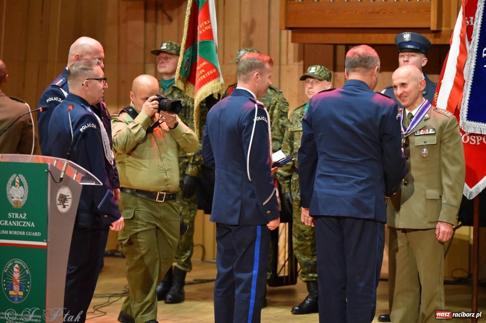 Zdjęcie w galerii na portalu naszraciborz.pl: Narodowe Święto Niepodległości. Wspólny apel raciborskich służb mundurowych [FOTO i WIDEO] wiadomości z regionu