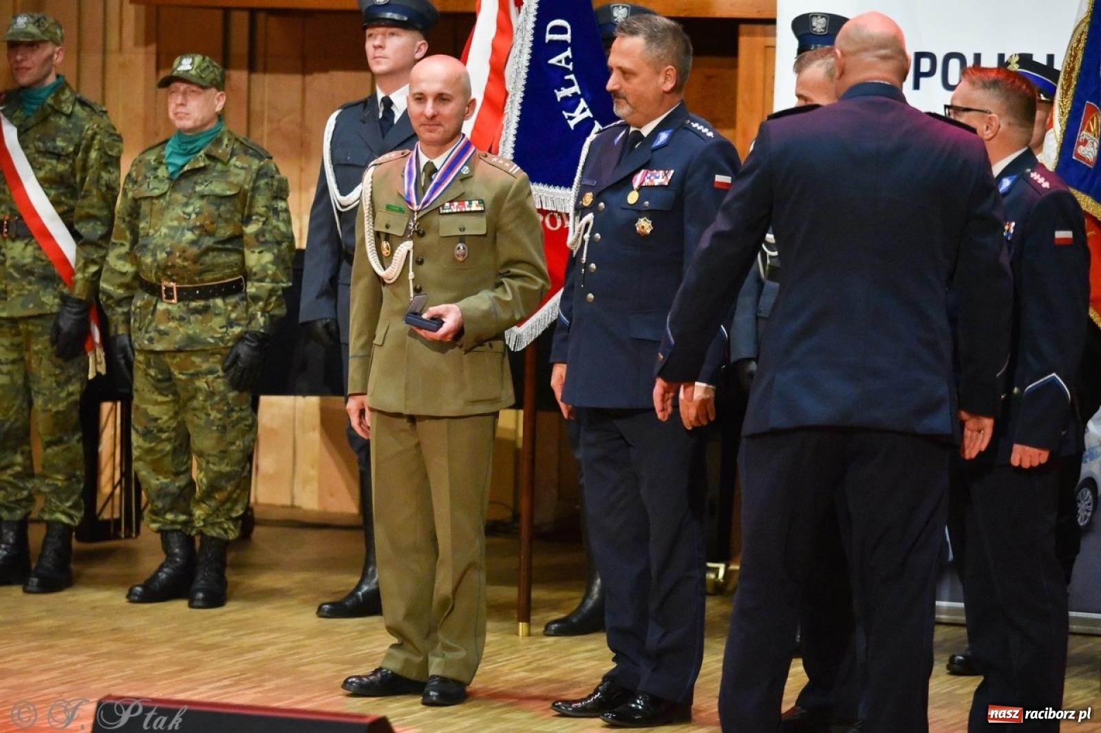 Zdjęcie w galerii na portalu naszraciborz.pl: Narodowe Święto Niepodległości. Wspólny apel raciborskich służb mundurowych [FOTO i WIDEO] wiadomości z regionu