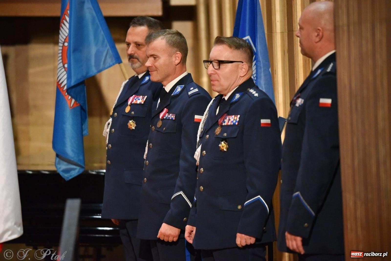 Zdjęcie w galerii na portalu naszraciborz.pl: Narodowe Święto Niepodległości. Wspólny apel raciborskich służb mundurowych [FOTO i WIDEO] wiadomości z regionu