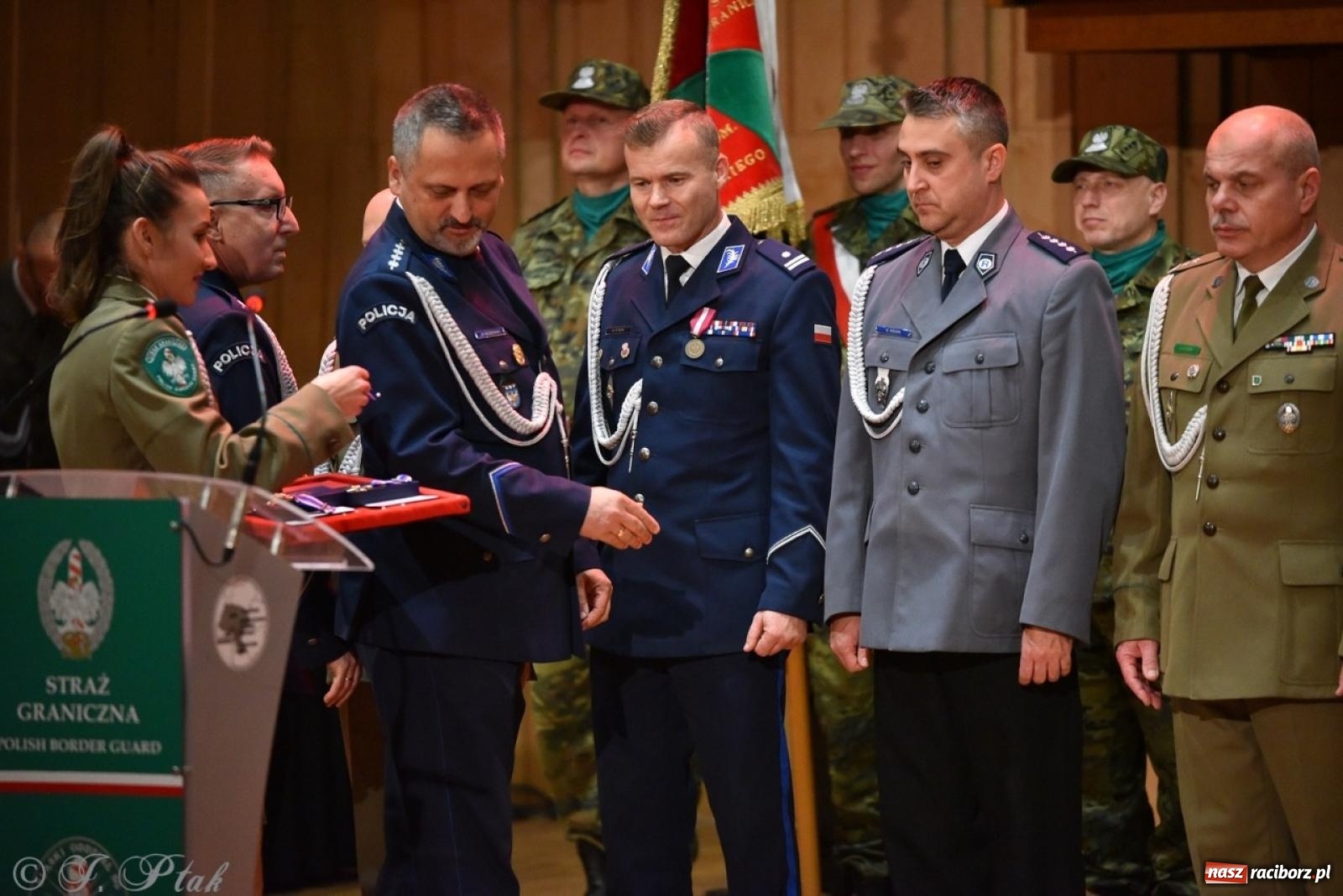Zdjęcie w galerii na portalu naszraciborz.pl: Narodowe Święto Niepodległości. Wspólny apel raciborskich służb mundurowych [FOTO i WIDEO] wiadomości z regionu