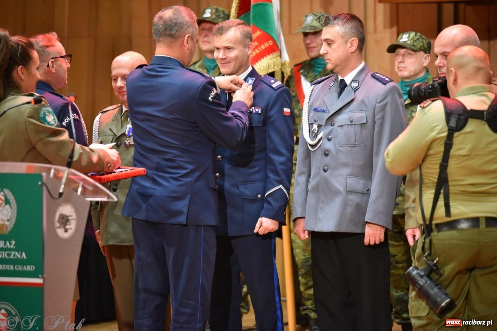 Zdjęcie w galerii na portalu naszraciborz.pl: Narodowe Święto Niepodległości. Wspólny apel raciborskich służb mundurowych [FOTO i WIDEO] wiadomości z regionu