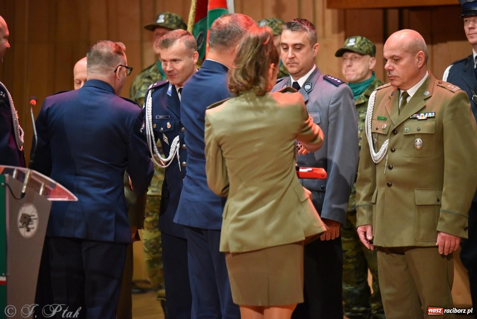 Zdjęcie w galerii na portalu naszraciborz.pl: Narodowe Święto Niepodległości. Wspólny apel raciborskich służb mundurowych [FOTO i WIDEO] wiadomości z regionu