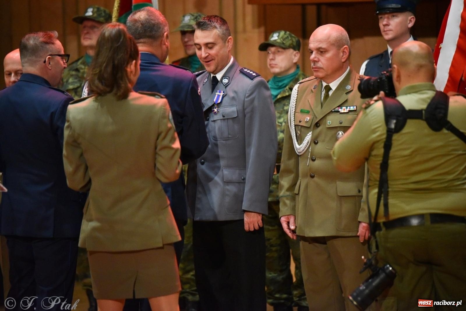 Zdjęcie w galerii na portalu naszraciborz.pl: Narodowe Święto Niepodległości. Wspólny apel raciborskich służb mundurowych [FOTO i WIDEO] wiadomości z regionu