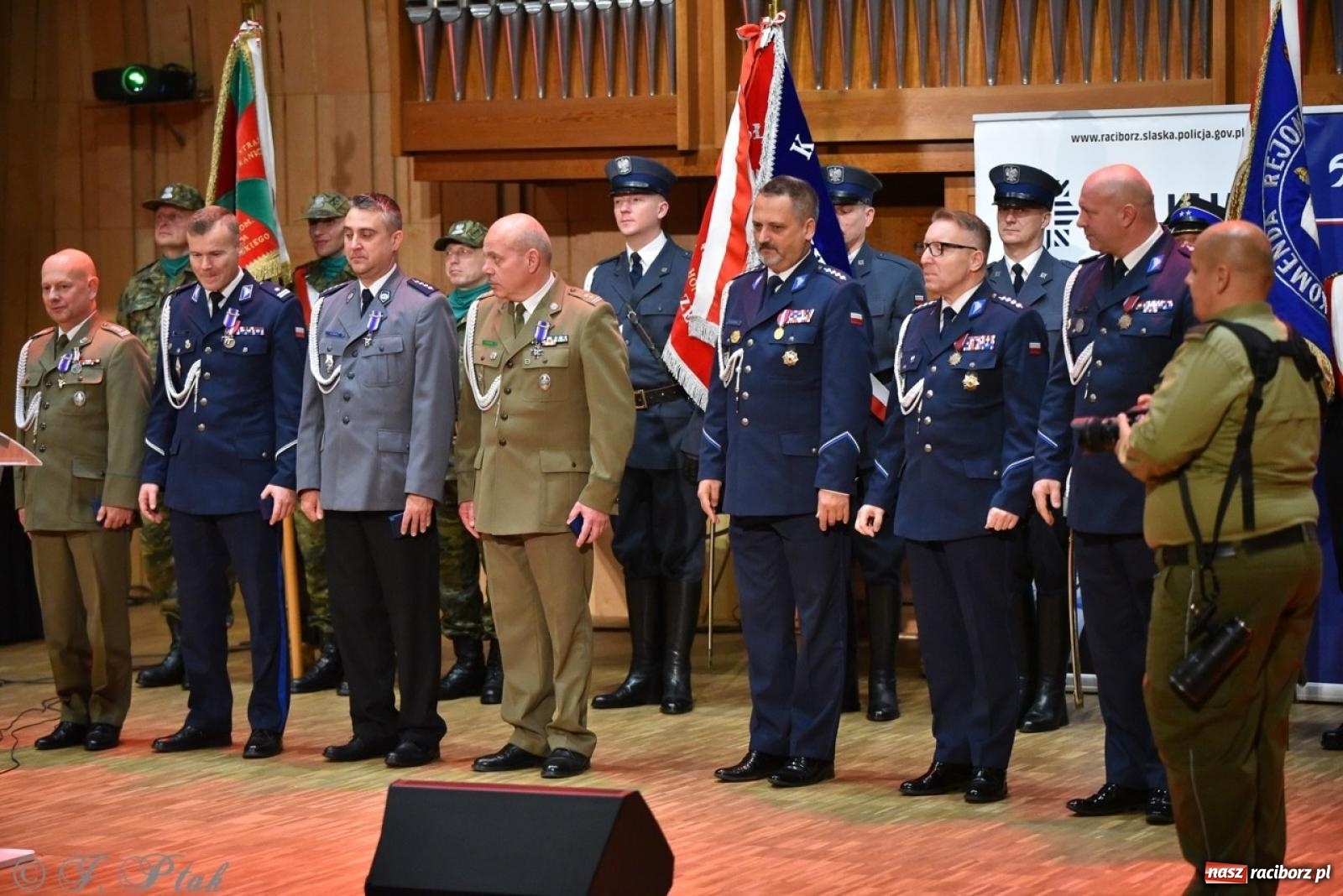 Zdjęcie w galerii na portalu naszraciborz.pl: Narodowe Święto Niepodległości. Wspólny apel raciborskich służb mundurowych [FOTO i WIDEO] wiadomości z regionu