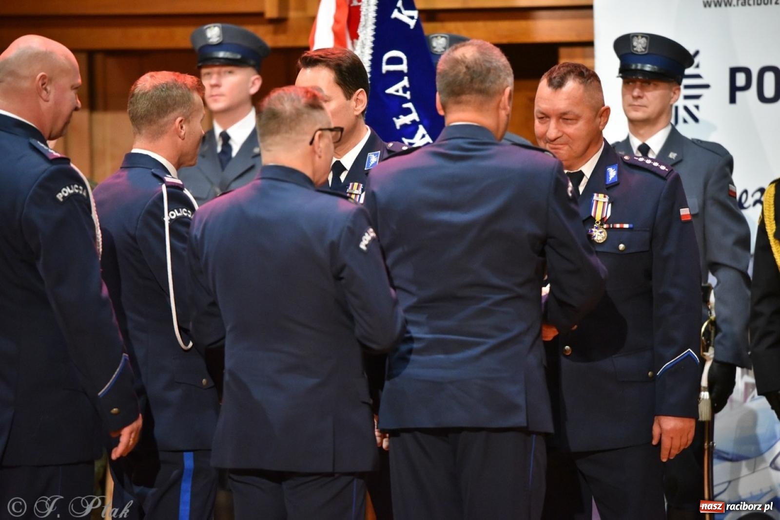 Zdjęcie w galerii na portalu naszraciborz.pl: Narodowe Święto Niepodległości. Wspólny apel raciborskich służb mundurowych [FOTO i WIDEO] wiadomości z regionu
