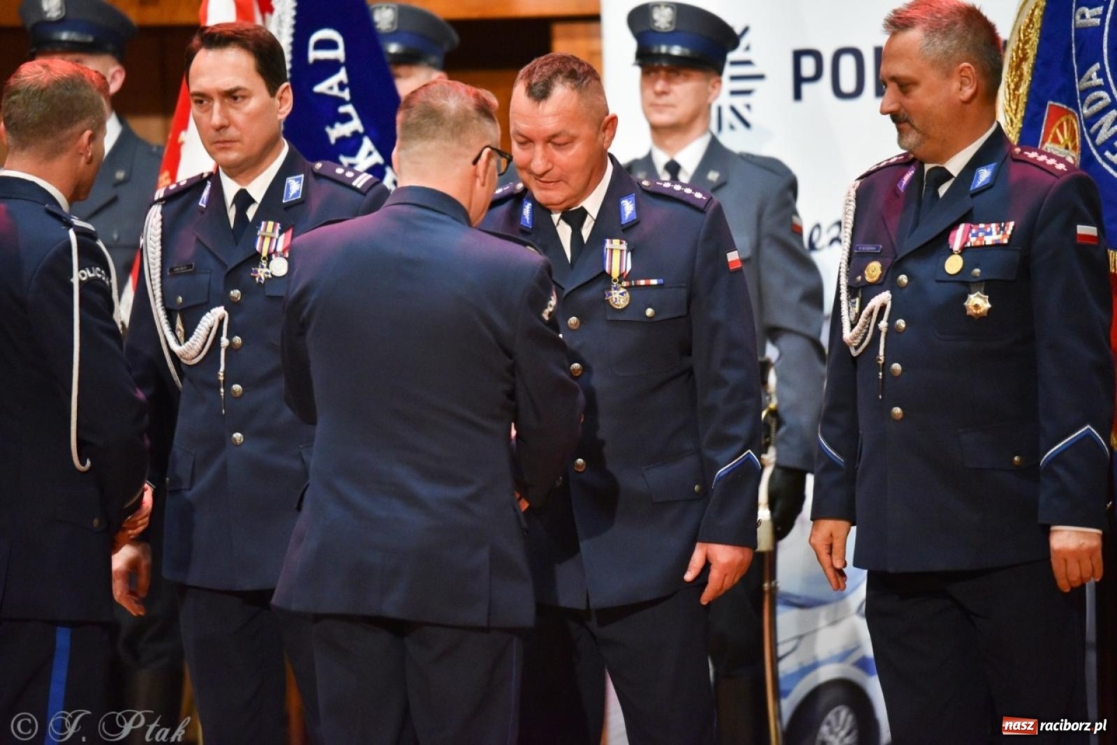 Zdjęcie w galerii na portalu naszraciborz.pl: Narodowe Święto Niepodległości. Wspólny apel raciborskich służb mundurowych [FOTO i WIDEO] wiadomości z regionu