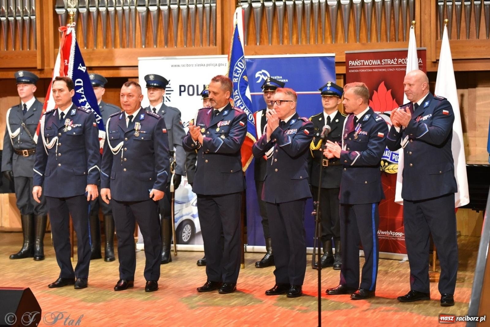 Zdjęcie w galerii na portalu naszraciborz.pl: Narodowe Święto Niepodległości. Wspólny apel raciborskich służb mundurowych [FOTO i WIDEO] wiadomości z regionu