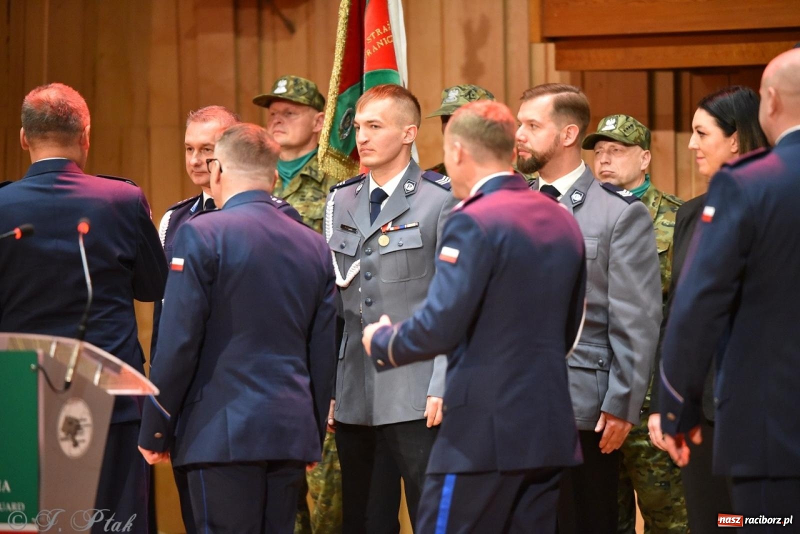 Zdjęcie w galerii na portalu naszraciborz.pl: Narodowe Święto Niepodległości. Wspólny apel raciborskich służb mundurowych [FOTO i WIDEO] wiadomości z regionu
