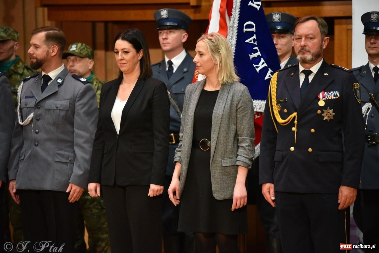 Zdjęcie w galerii na portalu naszraciborz.pl: Narodowe Święto Niepodległości. Wspólny apel raciborskich służb mundurowych [FOTO i WIDEO] wiadomości z regionu