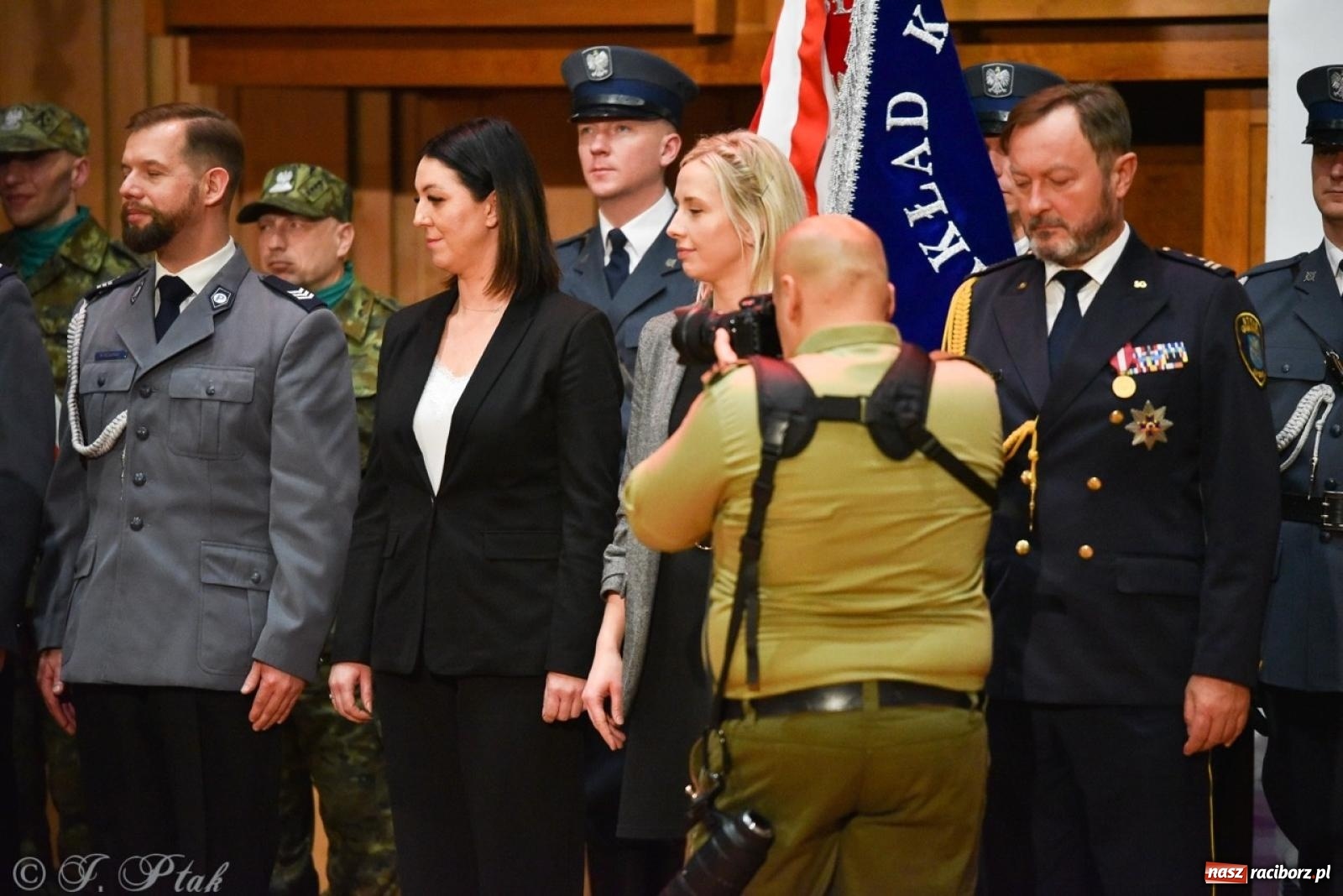 Zdjęcie w galerii na portalu naszraciborz.pl: Narodowe Święto Niepodległości. Wspólny apel raciborskich służb mundurowych [FOTO i WIDEO] wiadomości z regionu