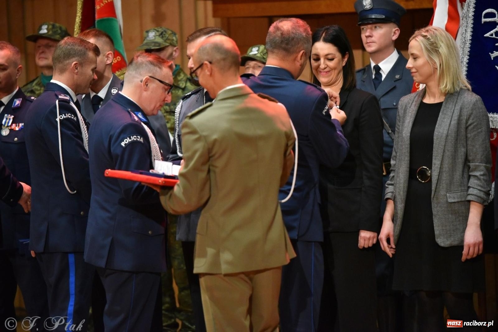 Zdjęcie w galerii na portalu naszraciborz.pl: Narodowe Święto Niepodległości. Wspólny apel raciborskich służb mundurowych [FOTO i WIDEO] wiadomości z regionu