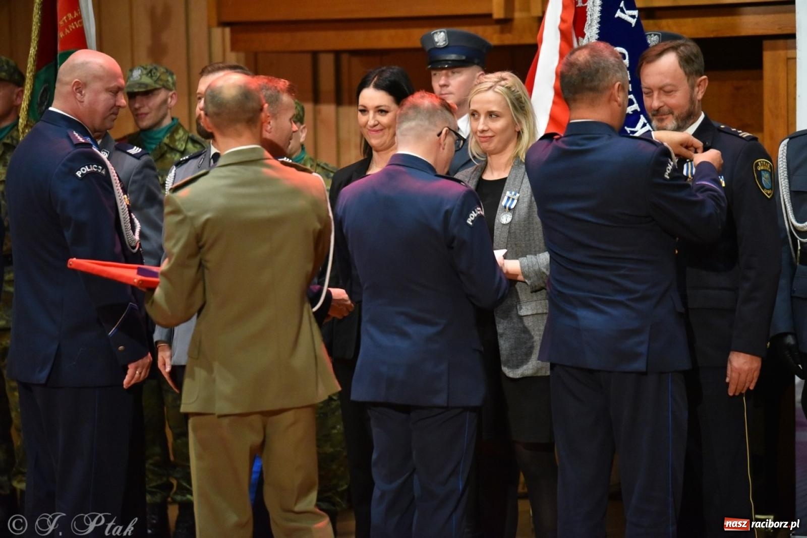 Zdjęcie w galerii na portalu naszraciborz.pl: Narodowe Święto Niepodległości. Wspólny apel raciborskich służb mundurowych [FOTO i WIDEO] wiadomości z regionu