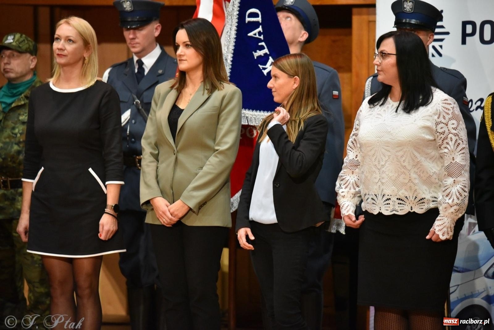 Zdjęcie w galerii na portalu naszraciborz.pl: Narodowe Święto Niepodległości. Wspólny apel raciborskich służb mundurowych [FOTO i WIDEO] wiadomości z regionu