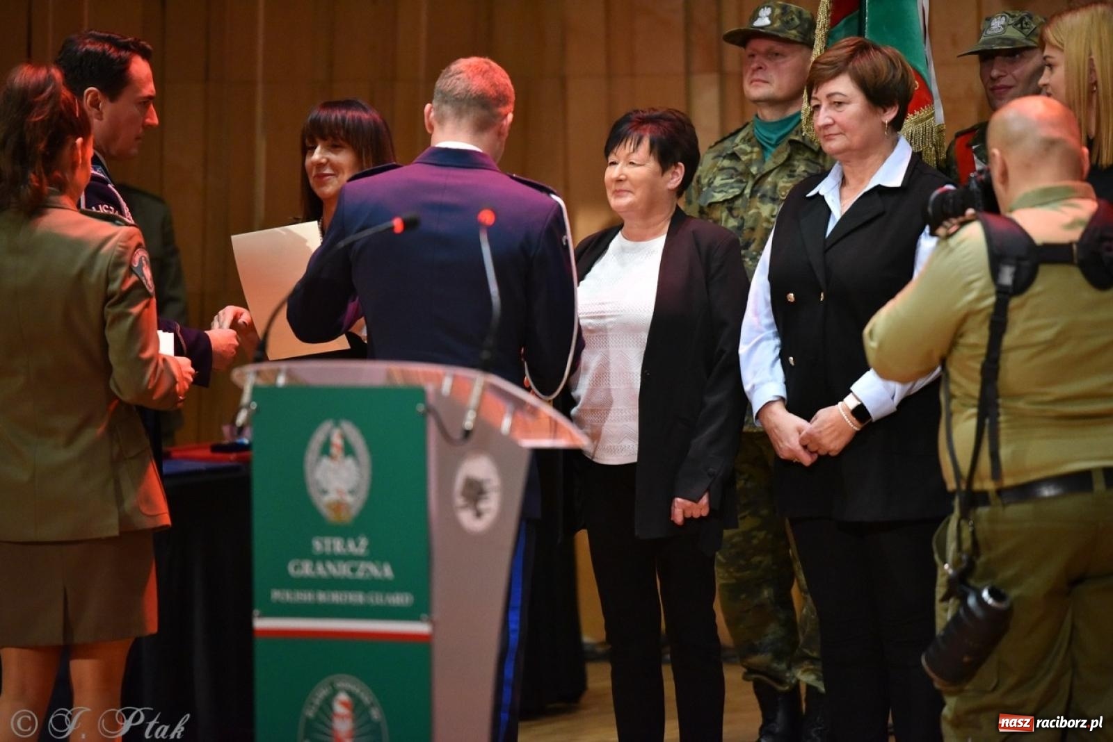 Zdjęcie w galerii na portalu naszraciborz.pl: Narodowe Święto Niepodległości. Wspólny apel raciborskich służb mundurowych [FOTO i WIDEO] wiadomości z regionu