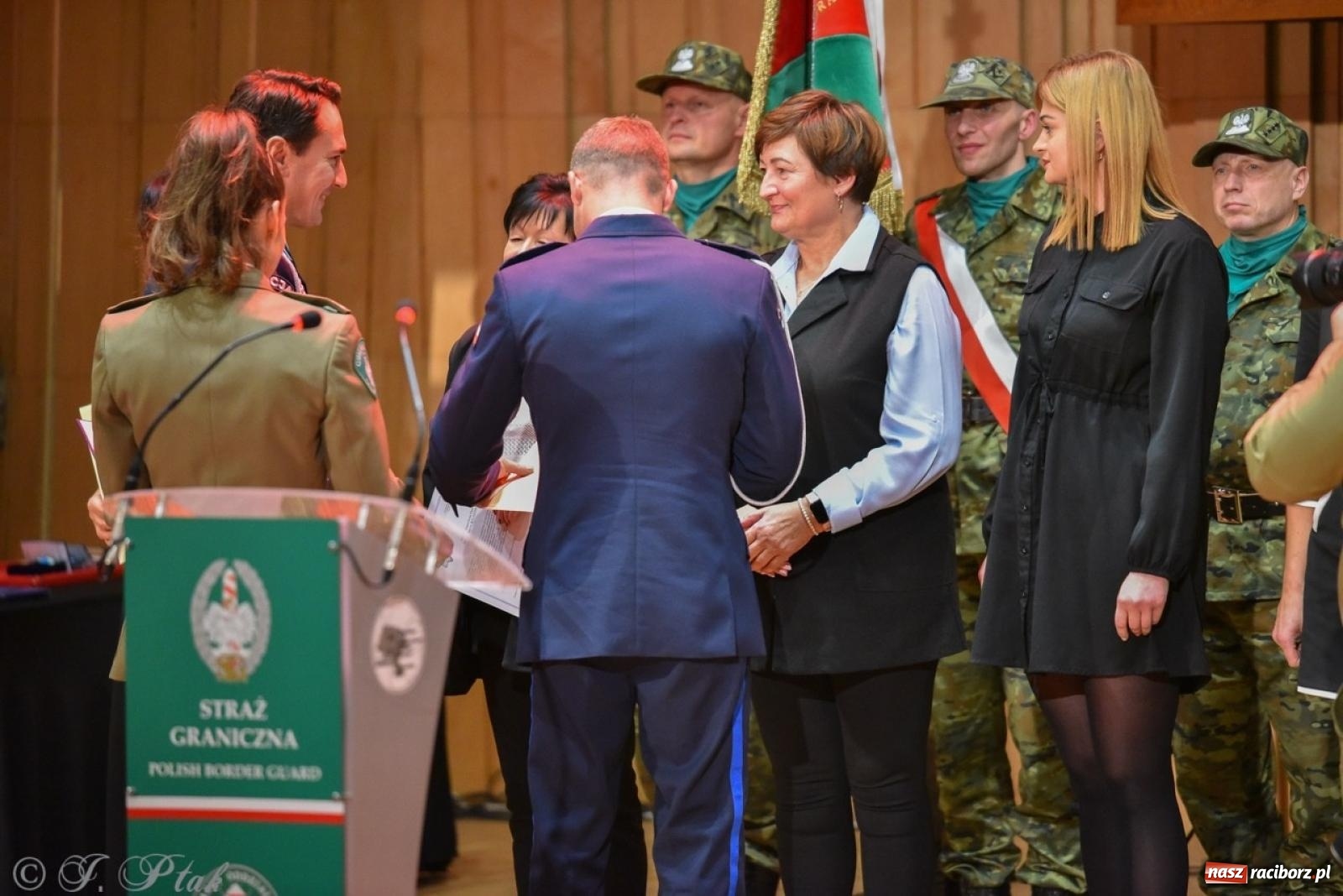 Zdjęcie w galerii na portalu naszraciborz.pl: Narodowe Święto Niepodległości. Wspólny apel raciborskich służb mundurowych [FOTO i WIDEO] wiadomości z regionu