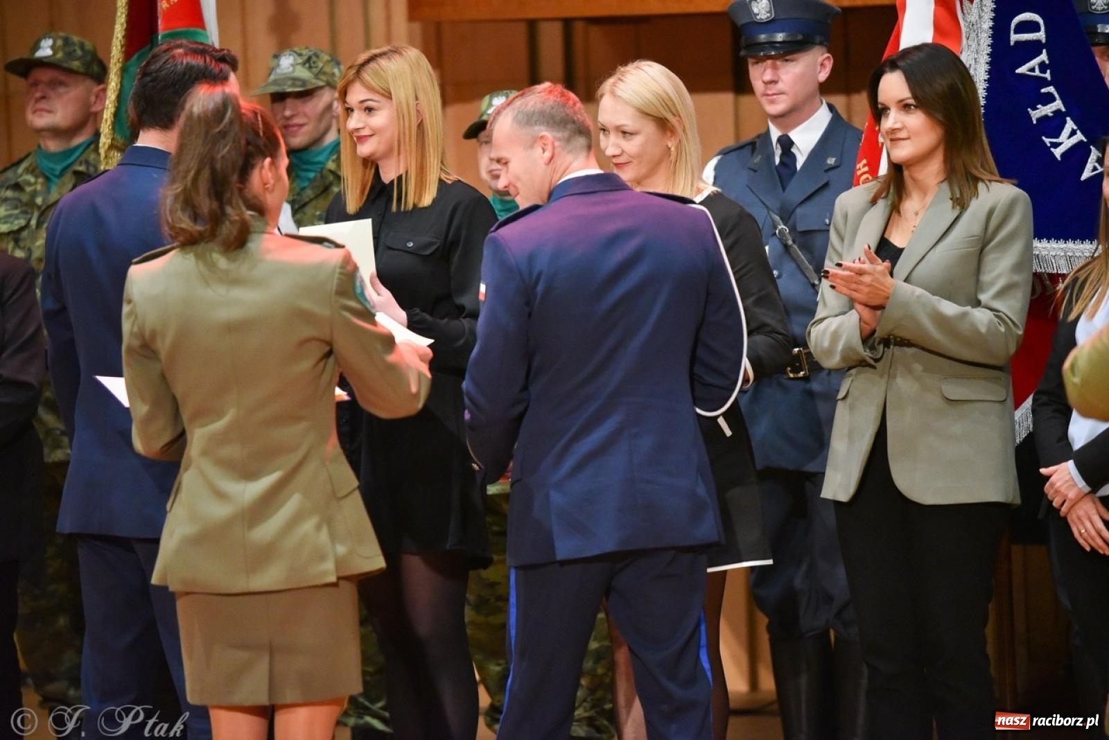 Zdjęcie w galerii na portalu naszraciborz.pl: Narodowe Święto Niepodległości. Wspólny apel raciborskich służb mundurowych [FOTO i WIDEO] wiadomości z regionu