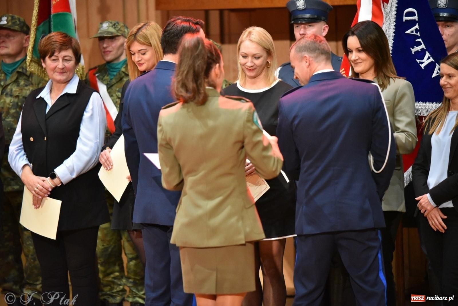 Zdjęcie w galerii na portalu naszraciborz.pl: Narodowe Święto Niepodległości. Wspólny apel raciborskich służb mundurowych [FOTO i WIDEO] wiadomości z regionu