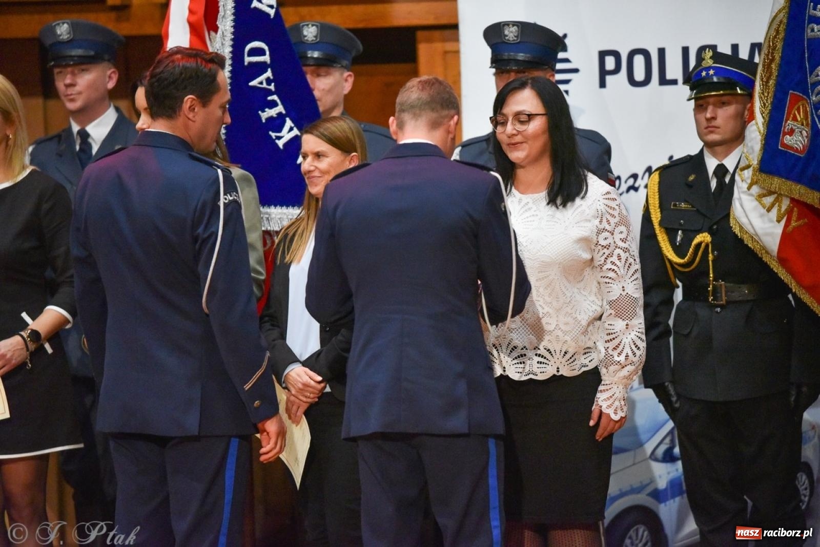 Zdjęcie w galerii na portalu naszraciborz.pl: Narodowe Święto Niepodległości. Wspólny apel raciborskich służb mundurowych [FOTO i WIDEO] wiadomości z regionu