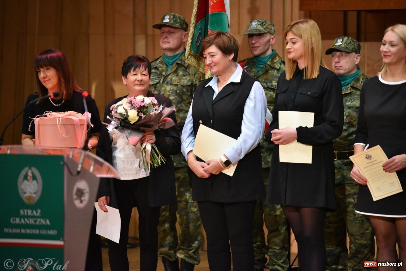 Zdjęcie w galerii na portalu naszraciborz.pl: Narodowe Święto Niepodległości. Wspólny apel raciborskich służb mundurowych [FOTO i WIDEO] wiadomości z regionu