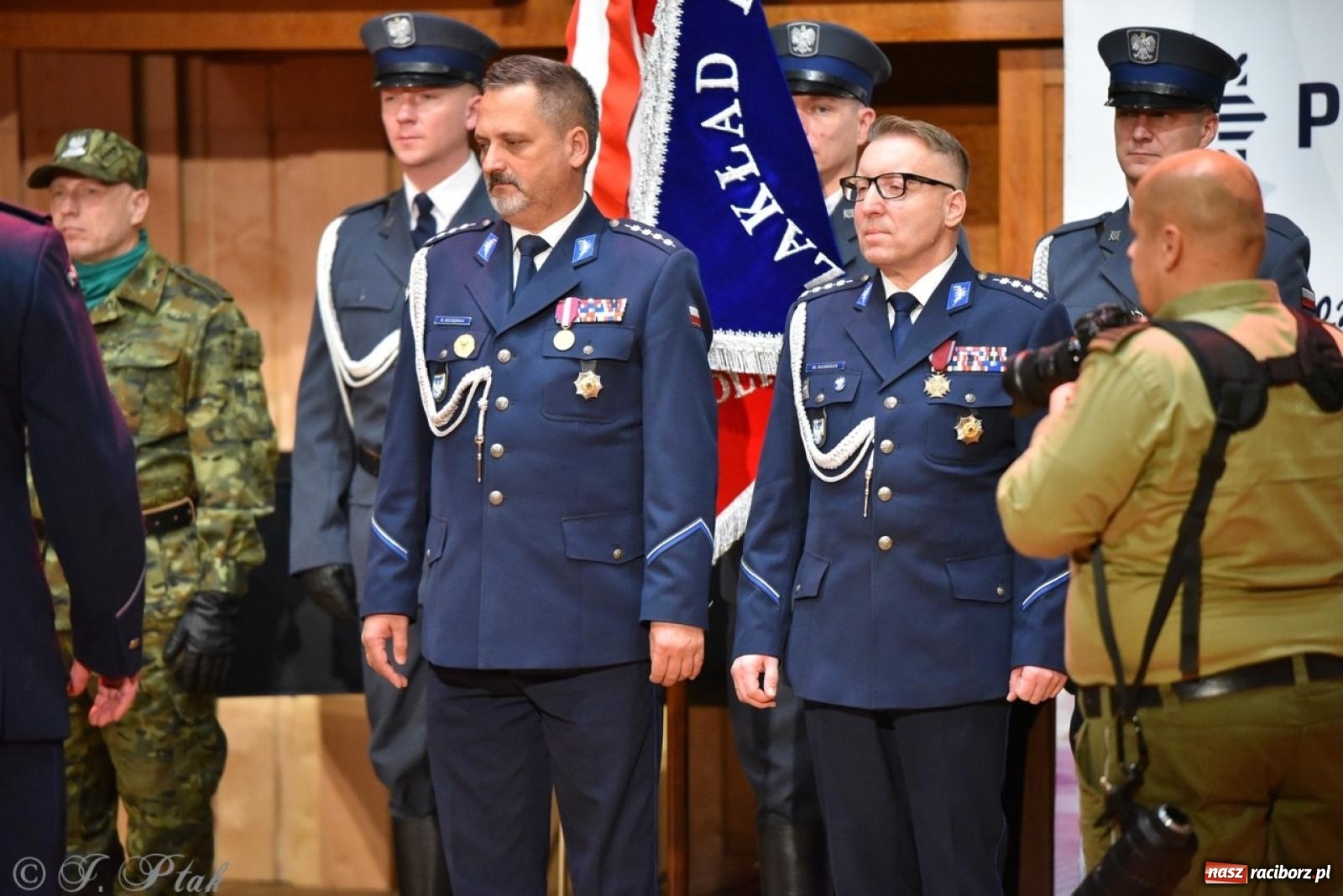 Zdjęcie w galerii na portalu naszraciborz.pl: Narodowe Święto Niepodległości. Wspólny apel raciborskich służb mundurowych [FOTO i WIDEO] wiadomości z regionu