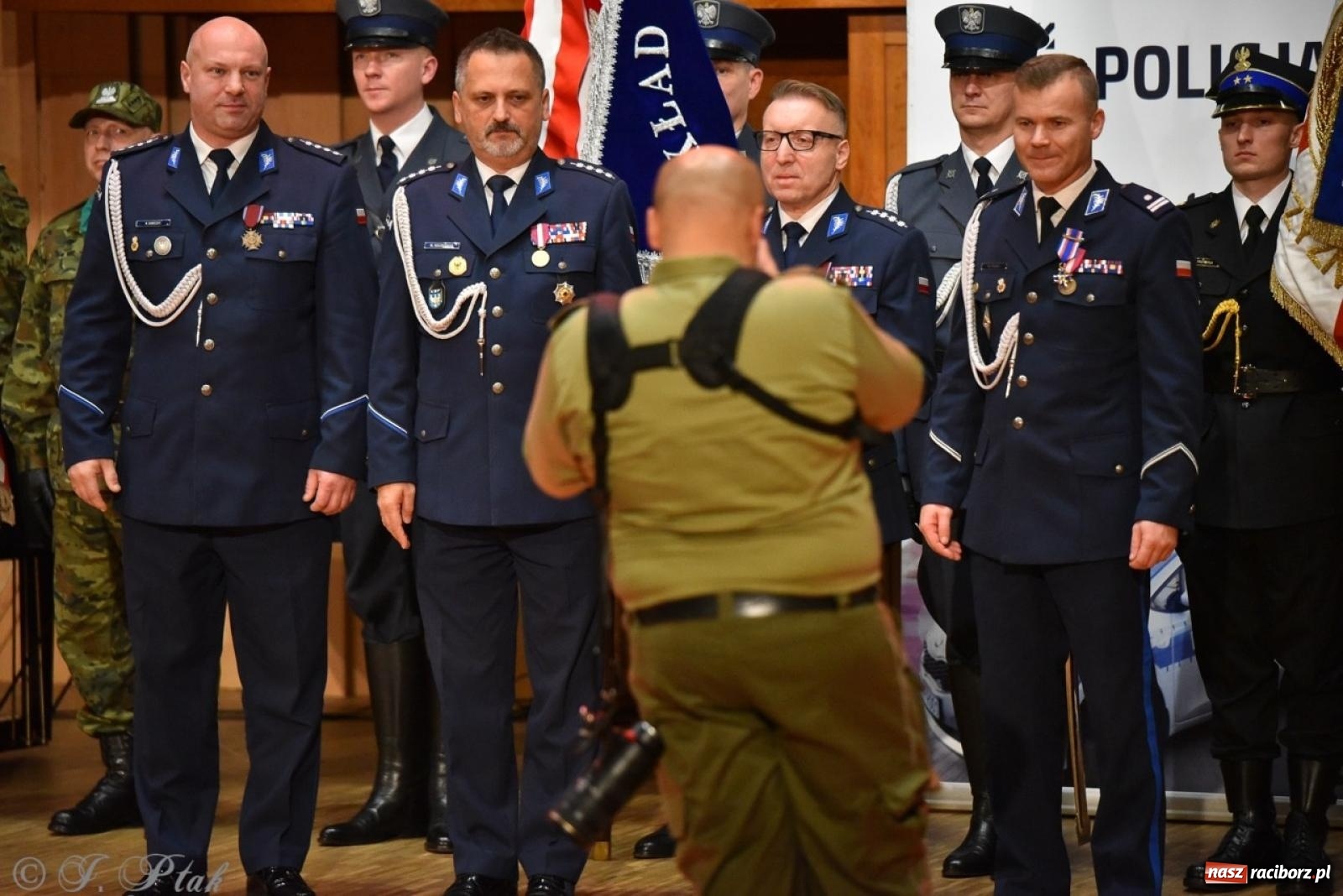 Zdjęcie w galerii na portalu naszraciborz.pl: Narodowe Święto Niepodległości. Wspólny apel raciborskich służb mundurowych [FOTO i WIDEO] wiadomości z regionu