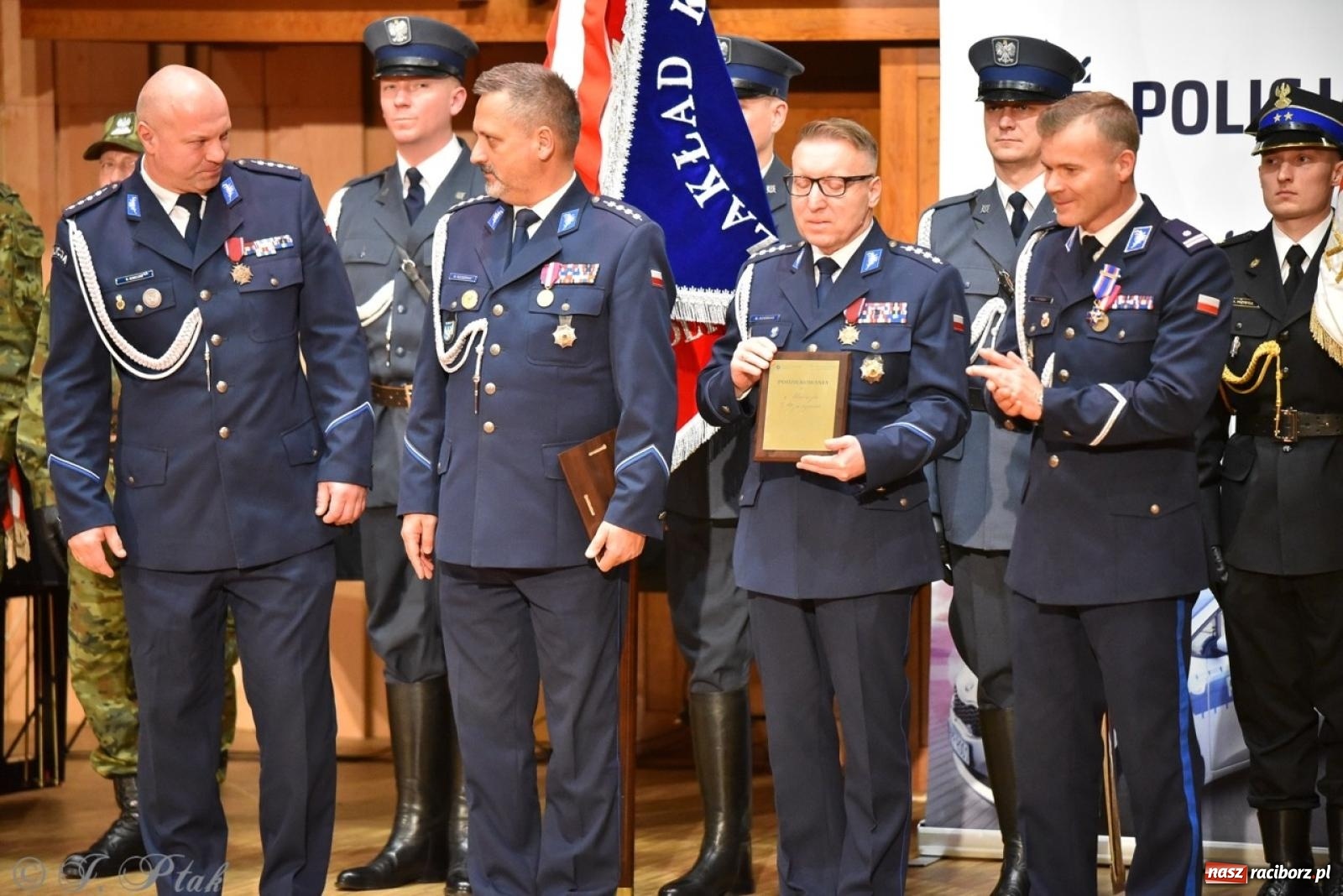 Zdjęcie w galerii na portalu naszraciborz.pl: Narodowe Święto Niepodległości. Wspólny apel raciborskich służb mundurowych [FOTO i WIDEO] wiadomości z regionu
