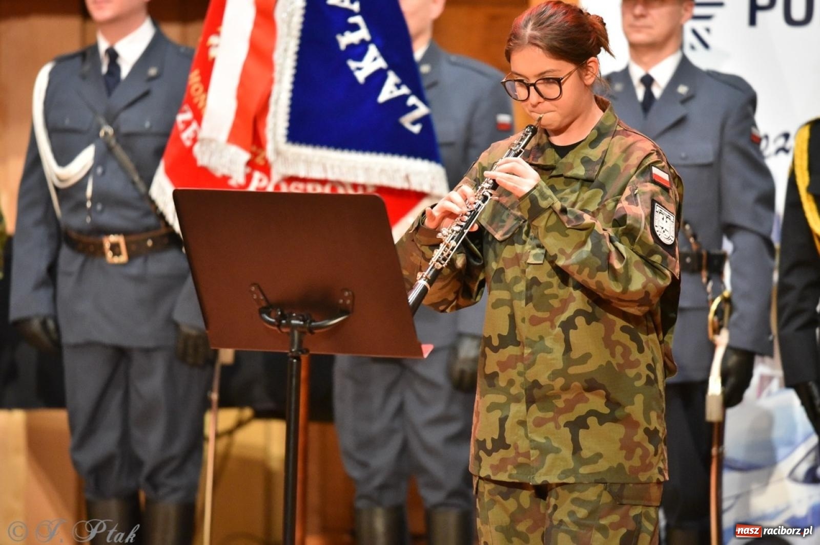 Zdjęcie w galerii na portalu naszraciborz.pl: Narodowe Święto Niepodległości. Wspólny apel raciborskich służb mundurowych [FOTO i WIDEO] wiadomości z regionu