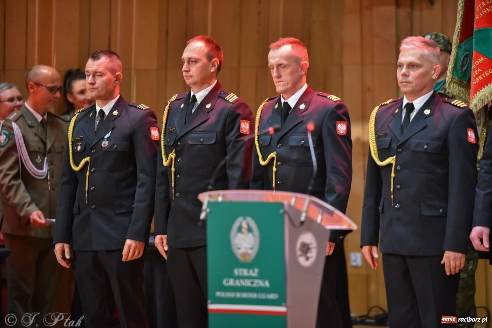 Zdjęcie w galerii na portalu naszraciborz.pl: Narodowe Święto Niepodległości. Wspólny apel raciborskich służb mundurowych [FOTO i WIDEO] wiadomości z regionu