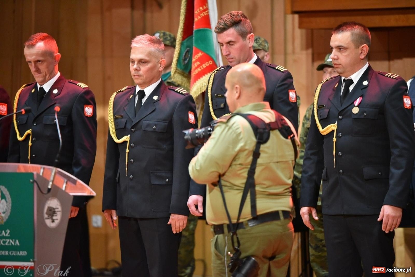 Zdjęcie w galerii na portalu naszraciborz.pl: Narodowe Święto Niepodległości. Wspólny apel raciborskich służb mundurowych [FOTO i WIDEO] wiadomości z regionu