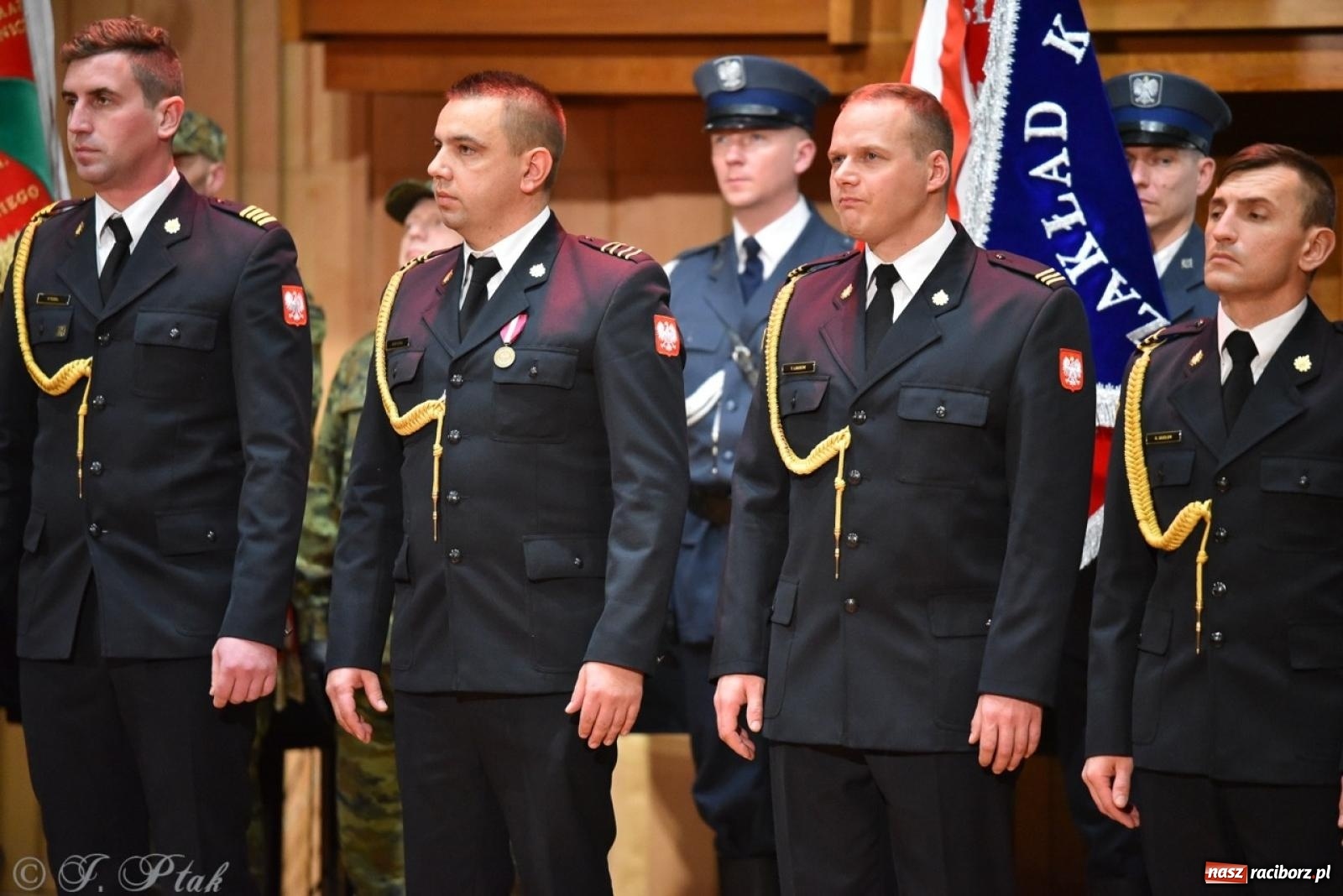 Zdjęcie w galerii na portalu naszraciborz.pl: Narodowe Święto Niepodległości. Wspólny apel raciborskich służb mundurowych [FOTO i WIDEO] wiadomości z regionu