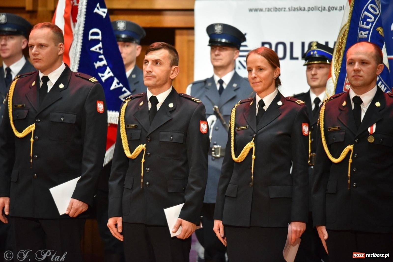 Zdjęcie w galerii na portalu naszraciborz.pl: Narodowe Święto Niepodległości. Wspólny apel raciborskich służb mundurowych [FOTO i WIDEO] wiadomości z regionu