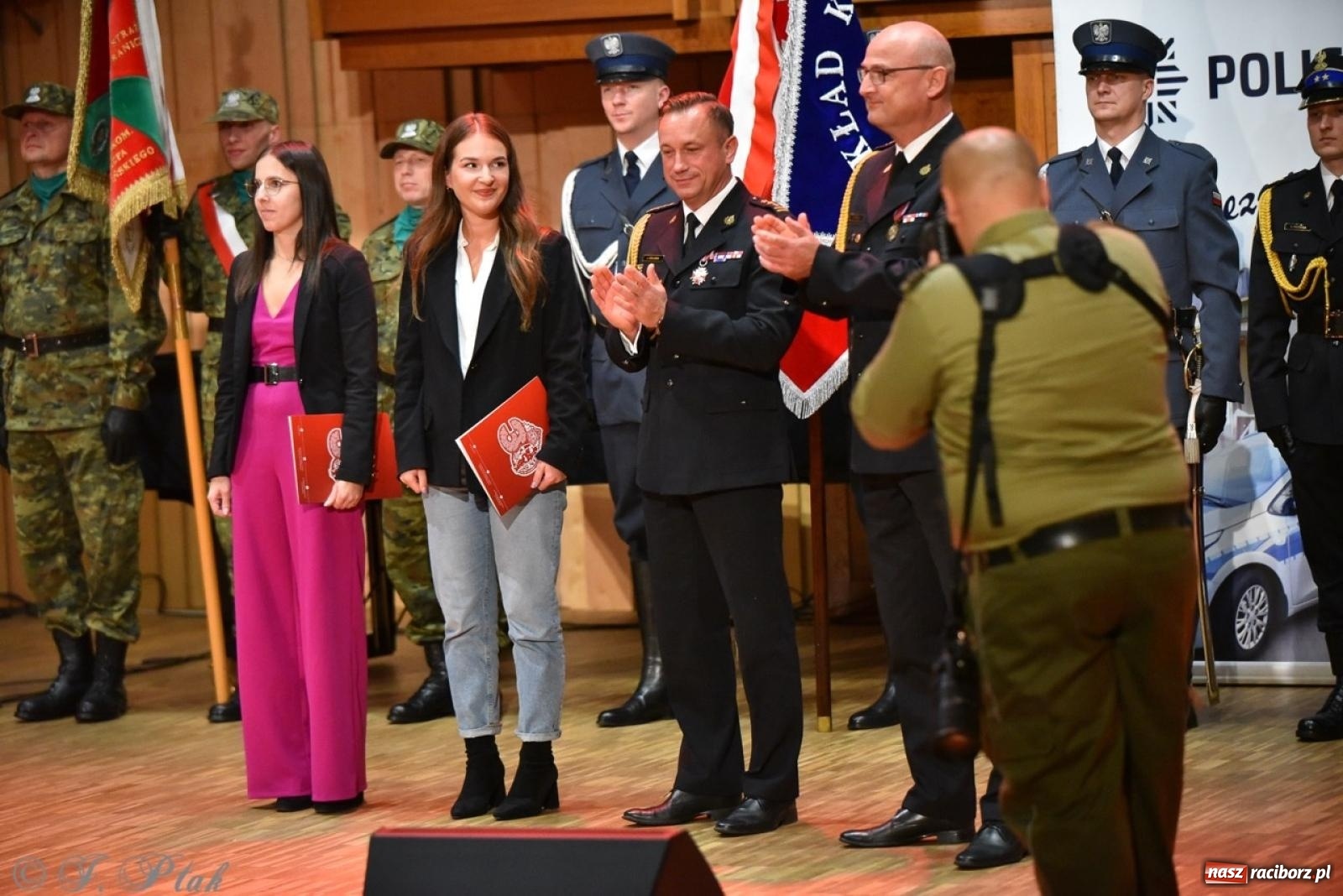Zdjęcie w galerii na portalu naszraciborz.pl: Narodowe Święto Niepodległości. Wspólny apel raciborskich służb mundurowych [FOTO i WIDEO] wiadomości z regionu