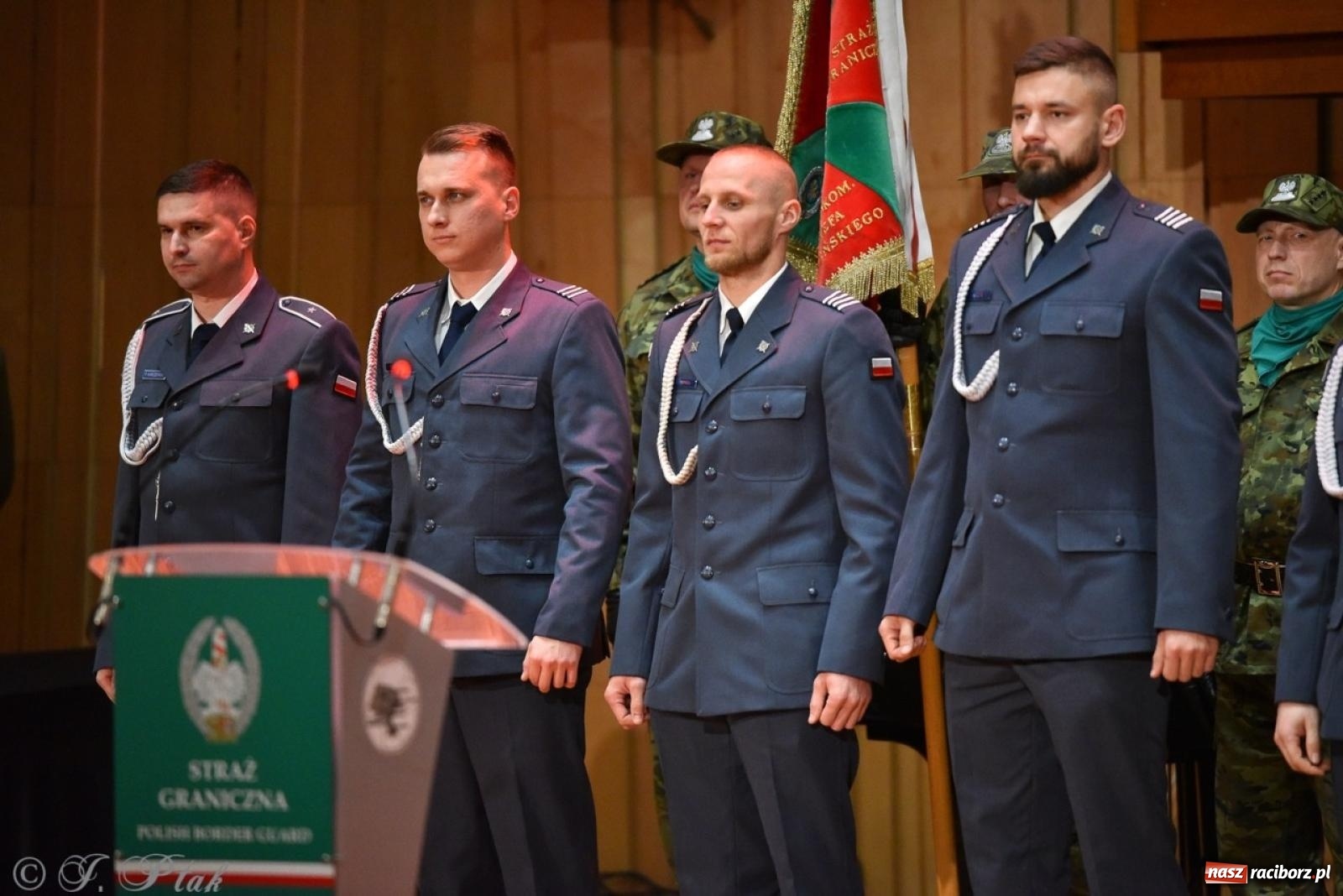 Zdjęcie w galerii na portalu naszraciborz.pl: Narodowe Święto Niepodległości. Wspólny apel raciborskich służb mundurowych [FOTO i WIDEO] wiadomości z regionu