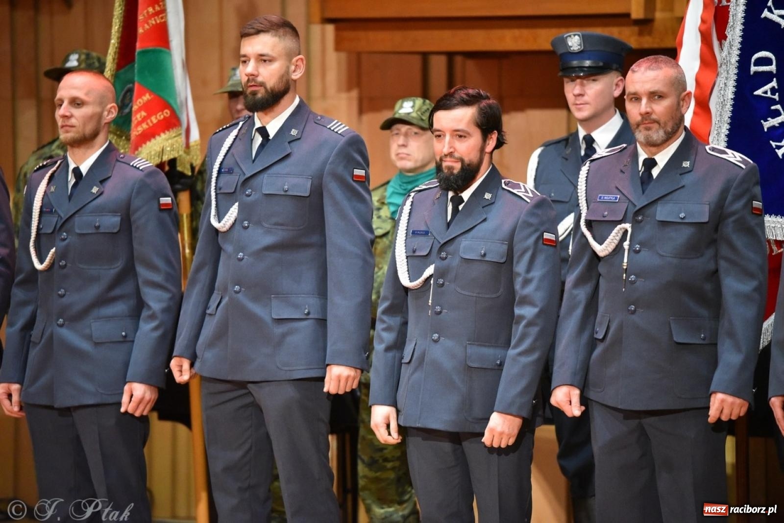 Zdjęcie w galerii na portalu naszraciborz.pl: Narodowe Święto Niepodległości. Wspólny apel raciborskich służb mundurowych [FOTO i WIDEO] wiadomości z regionu