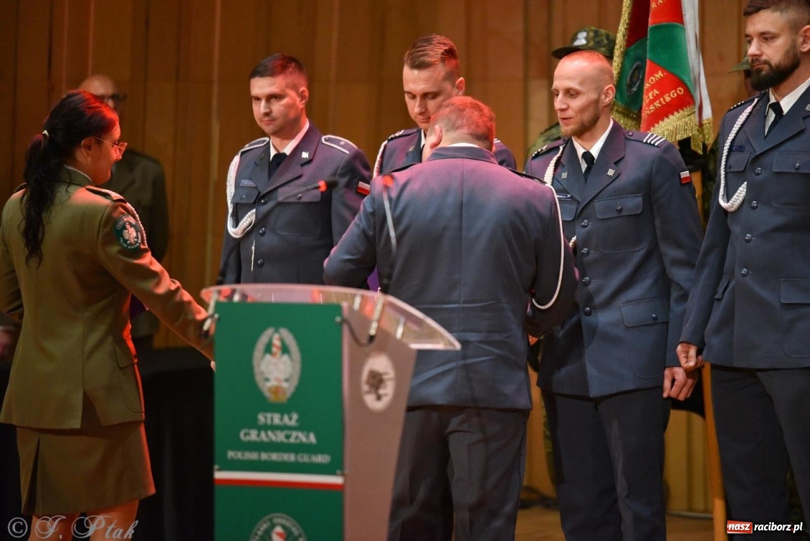 Zdjęcie w galerii na portalu naszraciborz.pl: Narodowe Święto Niepodległości. Wspólny apel raciborskich służb mundurowych [FOTO i WIDEO] wiadomości z regionu