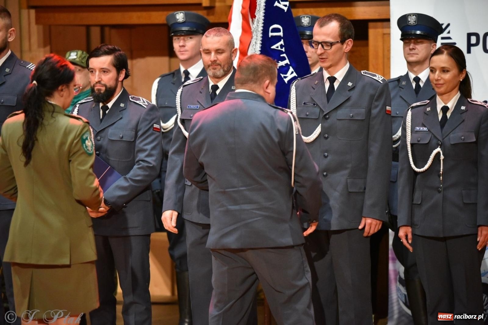Zdjęcie w galerii na portalu naszraciborz.pl: Narodowe Święto Niepodległości. Wspólny apel raciborskich służb mundurowych [FOTO i WIDEO] wiadomości z regionu