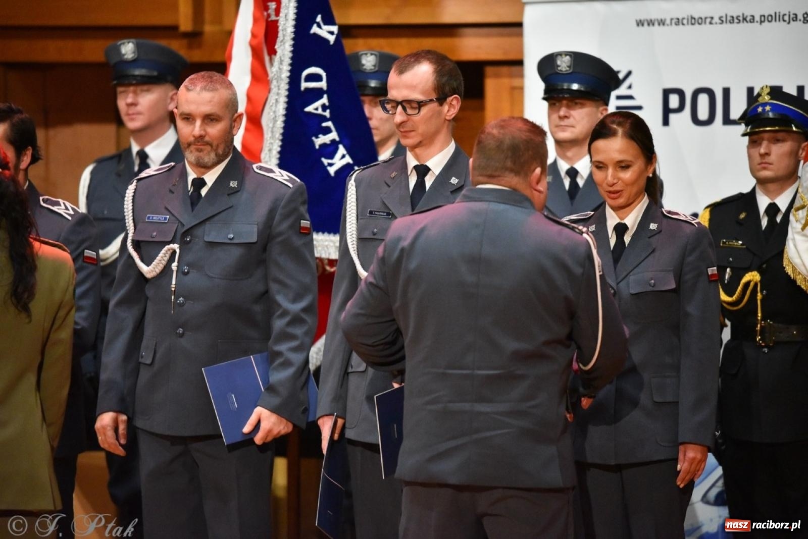 Zdjęcie w galerii na portalu naszraciborz.pl: Narodowe Święto Niepodległości. Wspólny apel raciborskich służb mundurowych [FOTO i WIDEO] wiadomości z regionu