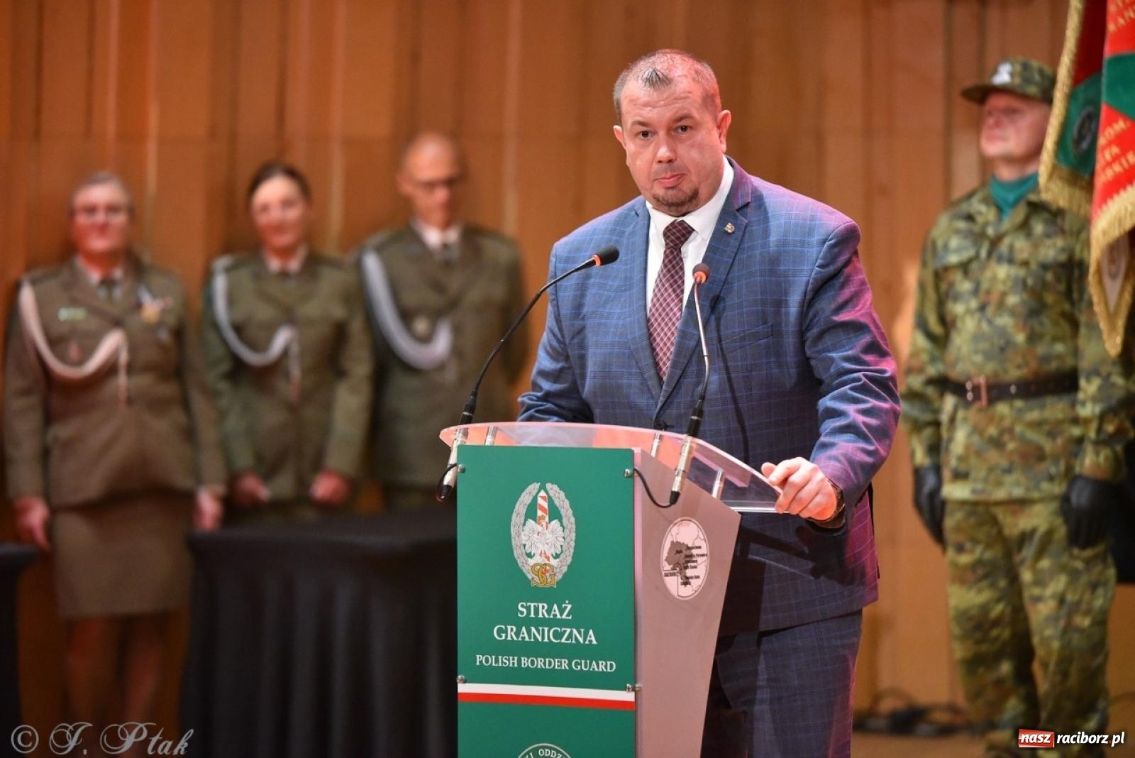 Zdjęcie w galerii na portalu naszraciborz.pl: Narodowe Święto Niepodległości. Wspólny apel raciborskich służb mundurowych [FOTO i WIDEO] wiadomości z regionu