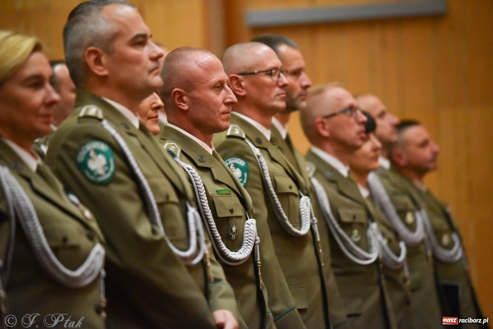 Zdjęcie w galerii na portalu naszraciborz.pl: Narodowe Święto Niepodległości. Wspólny apel raciborskich służb mundurowych [FOTO i WIDEO] wiadomości z regionu