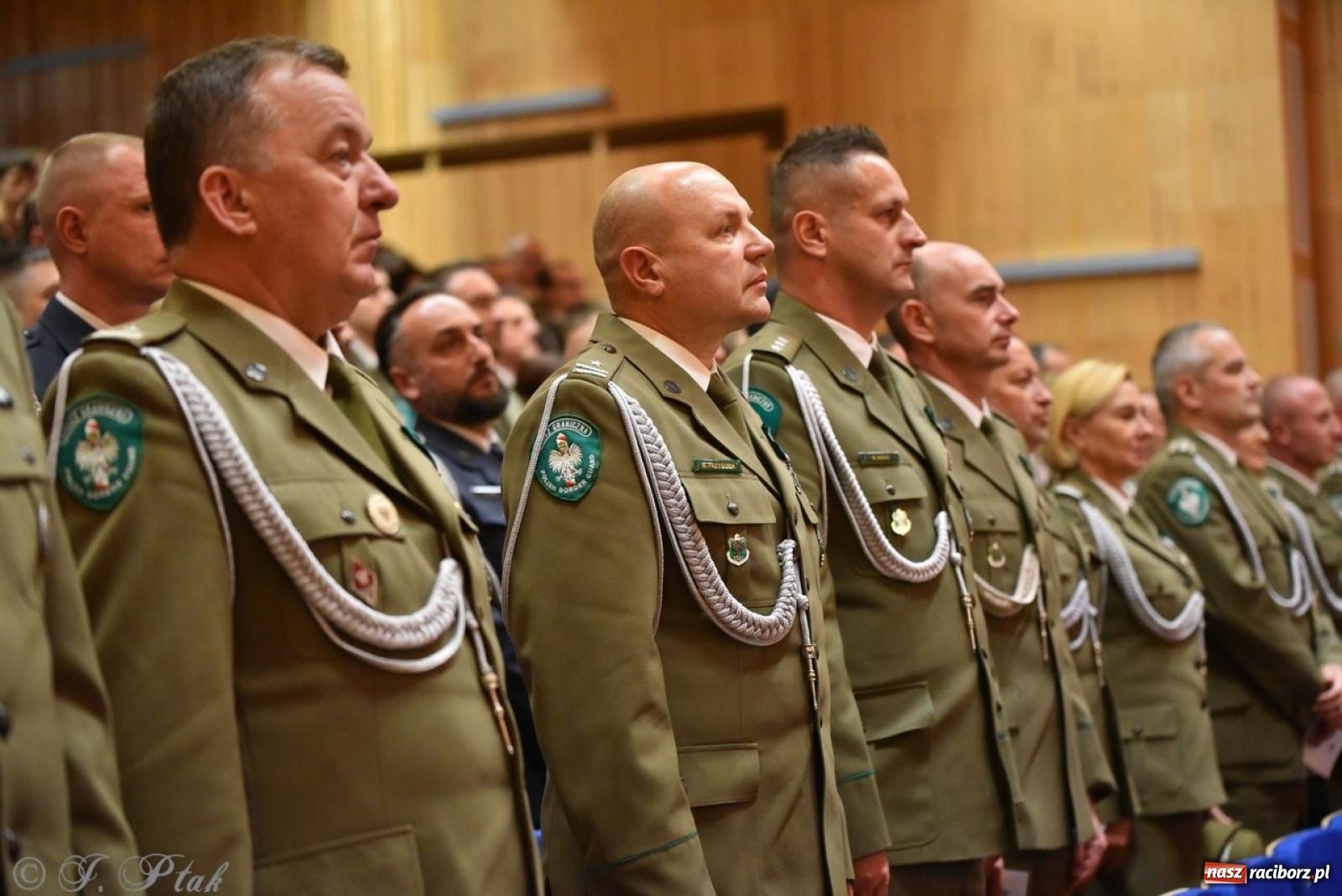 Zdjęcie w galerii na portalu naszraciborz.pl: Narodowe Święto Niepodległości. Wspólny apel raciborskich służb mundurowych [FOTO i WIDEO] wiadomości z regionu
