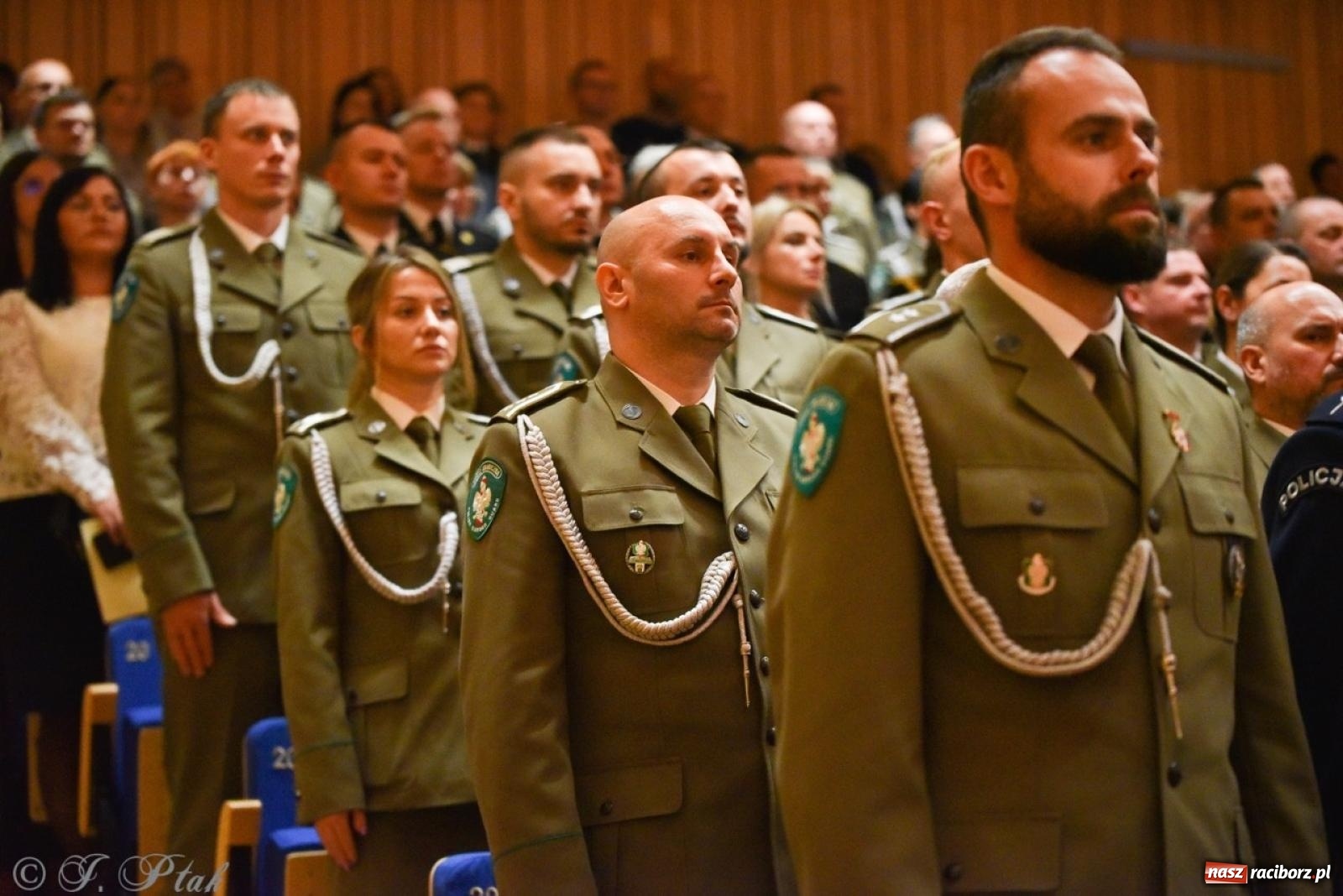 Zdjęcie w galerii na portalu naszraciborz.pl: Narodowe Święto Niepodległości. Wspólny apel raciborskich służb mundurowych [FOTO i WIDEO] wiadomości z regionu
