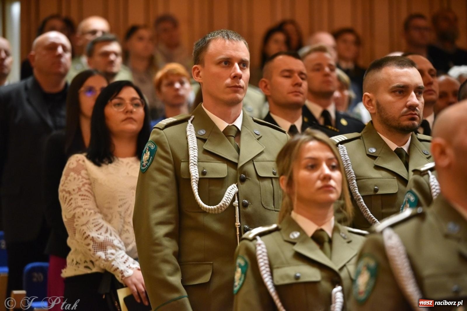 Zdjęcie w galerii na portalu naszraciborz.pl: Narodowe Święto Niepodległości. Wspólny apel raciborskich służb mundurowych [FOTO i WIDEO] wiadomości z regionu