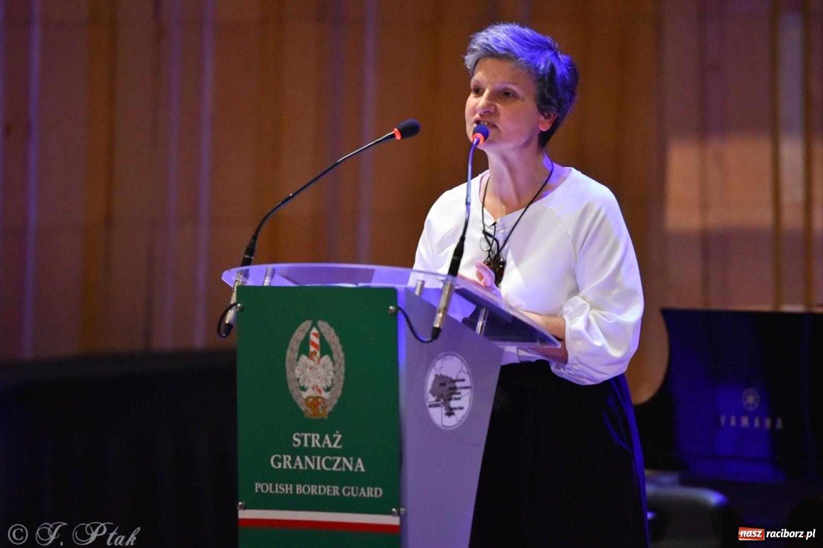 Zdjęcie w galerii na portalu naszraciborz.pl: Narodowe Święto Niepodległości. Wspólny apel raciborskich służb mundurowych [FOTO i WIDEO] wiadomości z regionu