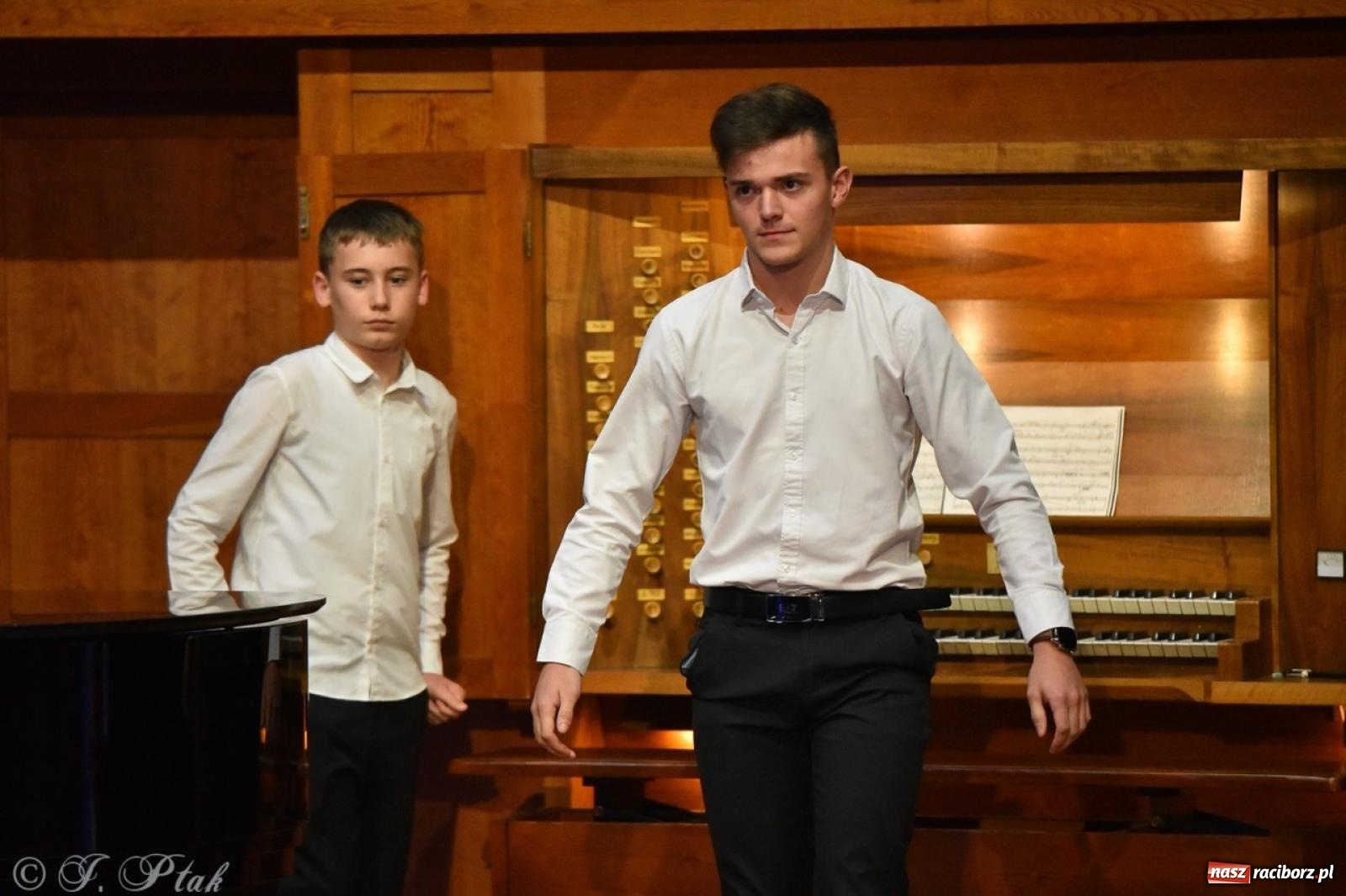 Zdjęcie w galerii na portalu naszraciborz.pl: Narodowe Święto Niepodległości. Wspólny apel raciborskich służb mundurowych [FOTO i WIDEO] wiadomości z regionu