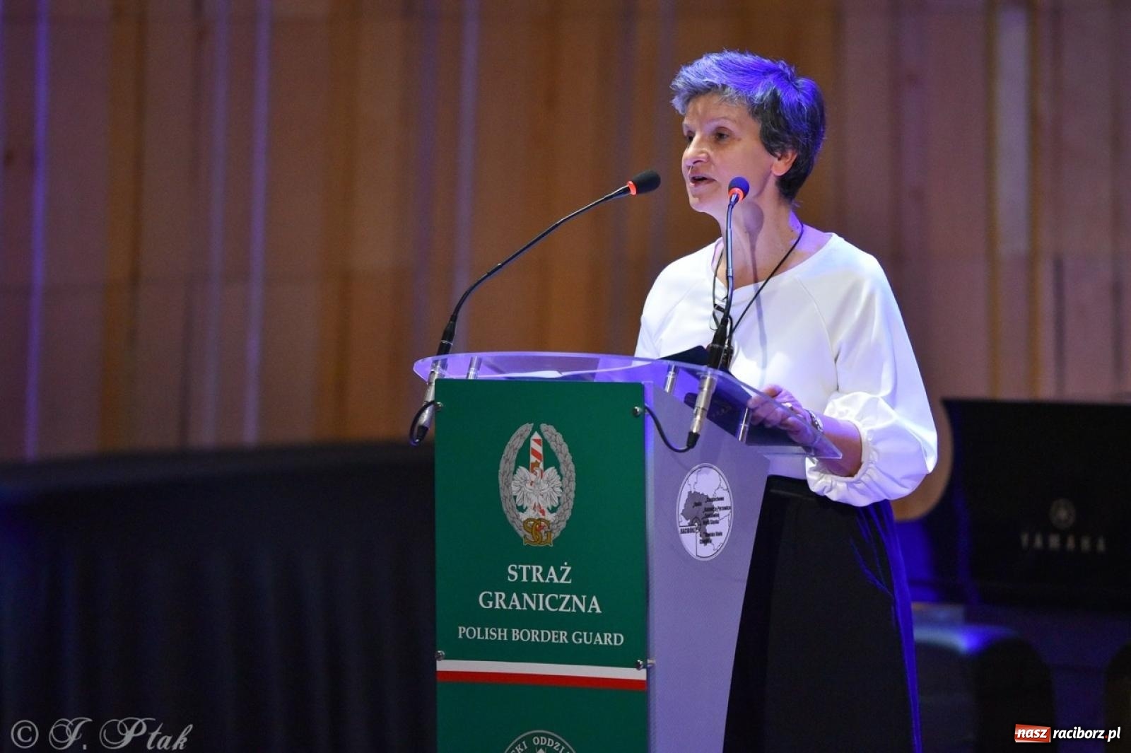 Zdjęcie w galerii na portalu naszraciborz.pl: Narodowe Święto Niepodległości. Wspólny apel raciborskich służb mundurowych [FOTO i WIDEO] wiadomości z regionu