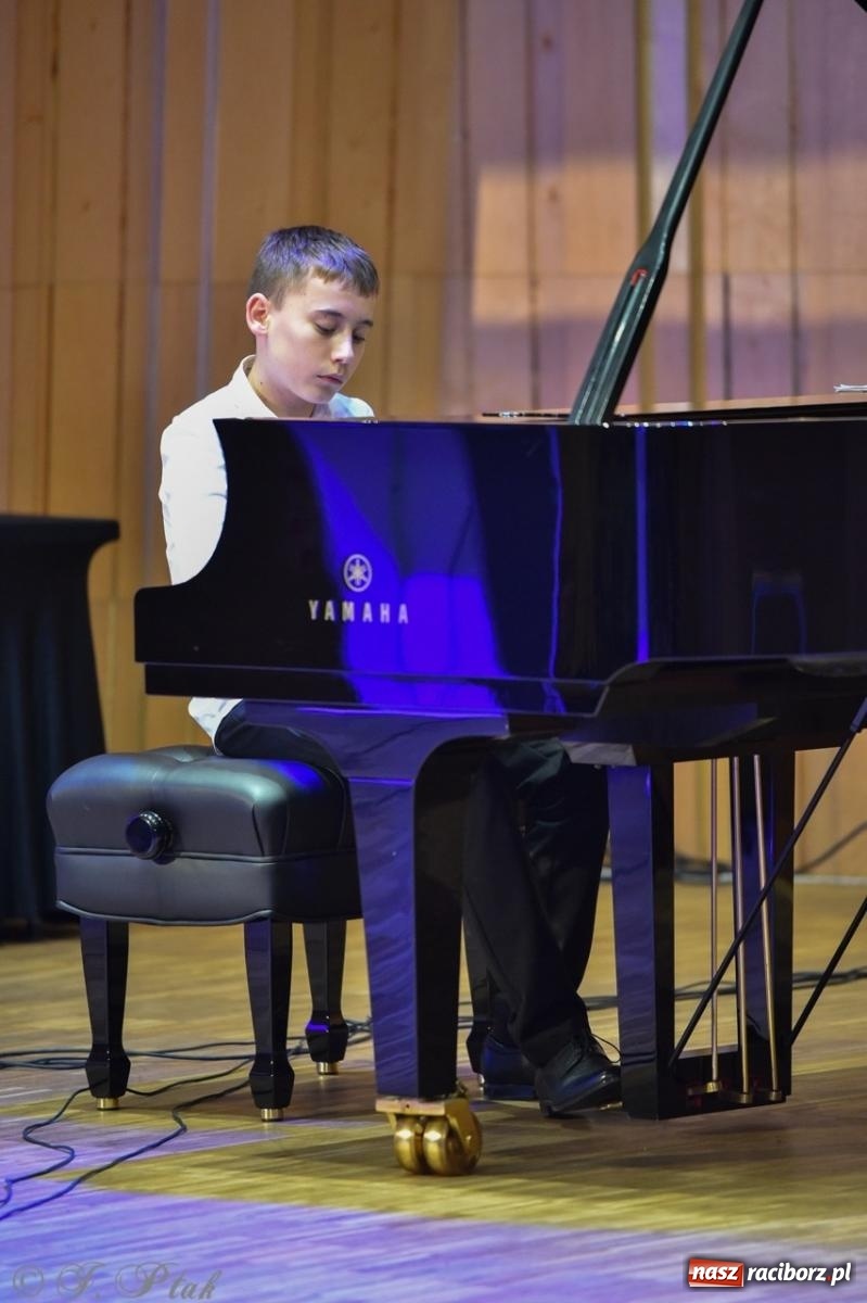 Zdjęcie w galerii na portalu naszraciborz.pl: Narodowe Święto Niepodległości. Wspólny apel raciborskich służb mundurowych [FOTO i WIDEO] wiadomości z regionu