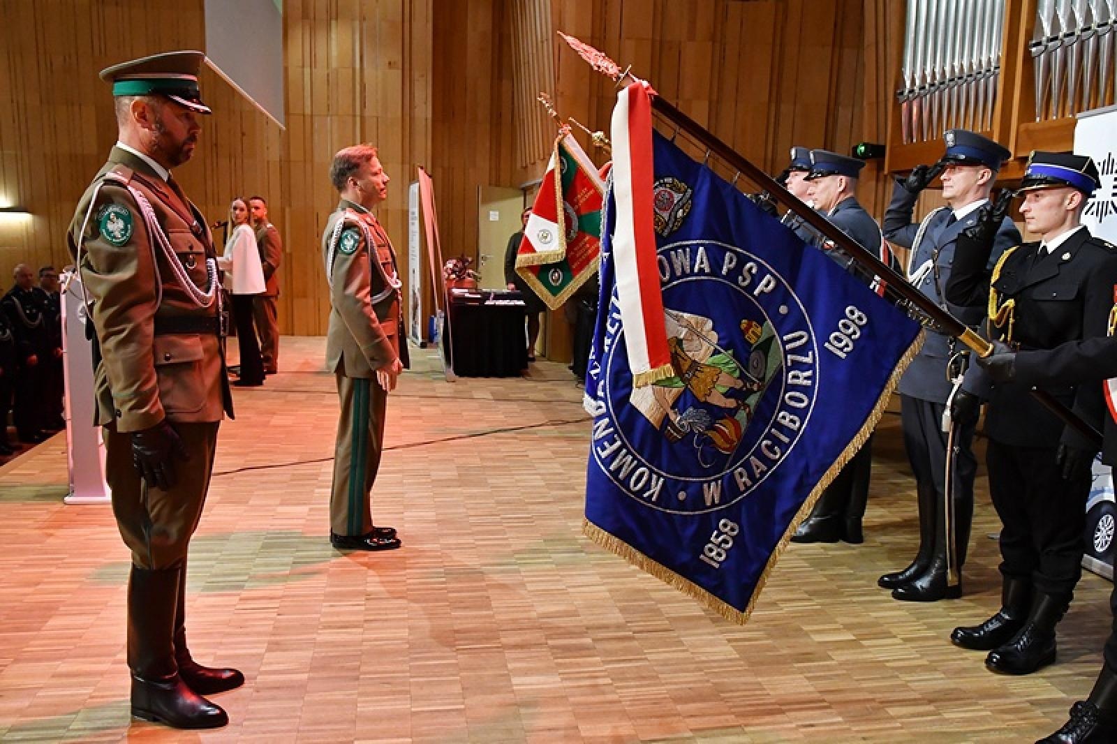 Zdjęcie w galerii na portalu naszraciborz.pl: Uroczystość z okazji Narodowego Święta Niepodległości w Śląskim Oddziale Straży Granicznej wiadomości z regionu